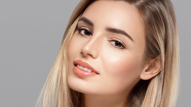 8 einfache Schritte für ein natürliches Make-up 8 einfache Schritte für ein natürliches Make-up