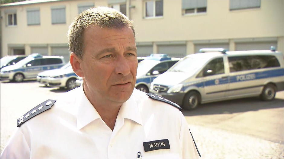 Polizei spricht zur Vermissten Mutter mit ihrer Tochter Polizei spricht zur Vermissten Mutter mit ihrer Tochter