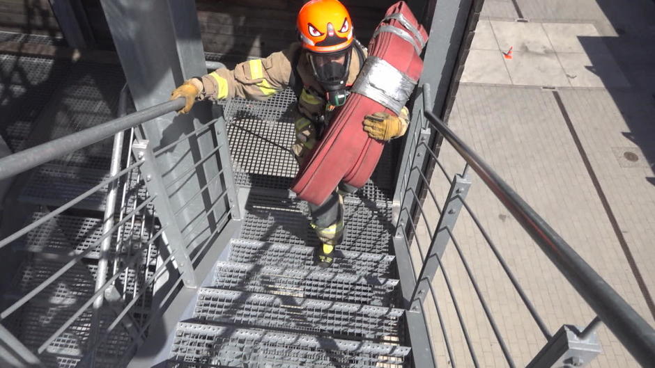 Marie Schumann ist die härteste Feuerwehrfrau Deutschlands Marie Schumann ist die härteste Feuerwehrfrau Deutschlands
