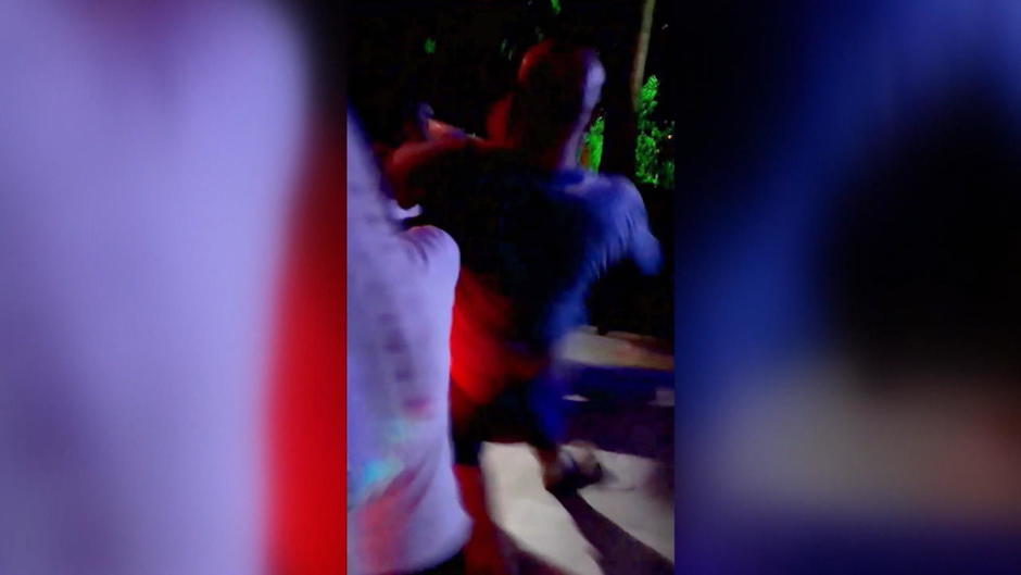 Besitzer startet Prügelei im Ekelhotel Besitzer startet Prügelei im Ekelhotel