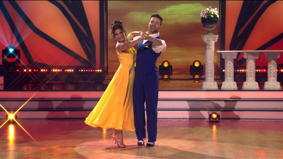 Slowfox Bei Let S Dance Chryssanthi Kavazi Bringt Sonnenschein Aufs