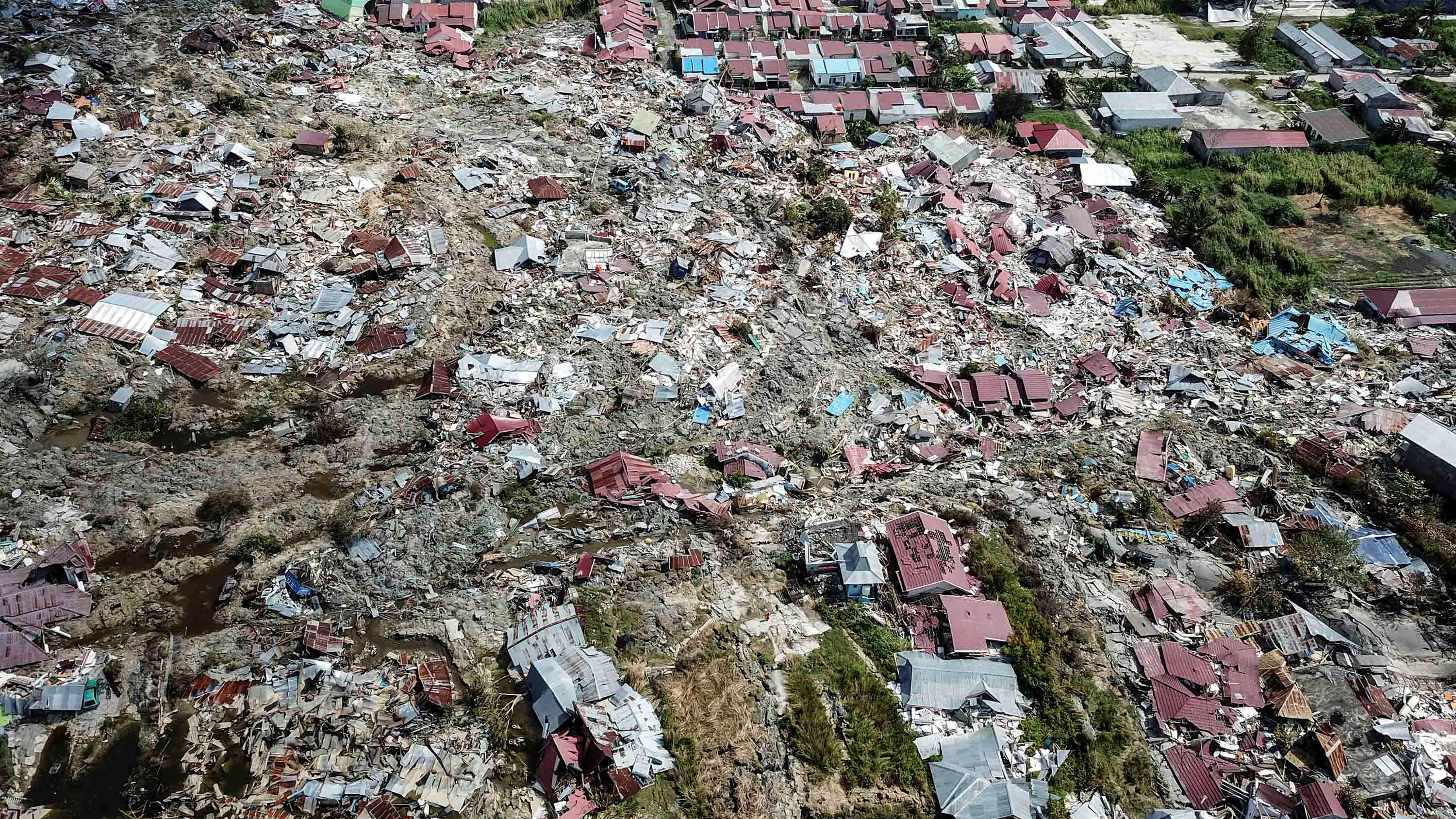  Erdbeben  in Indonesien  Satellitenbilder zeigen wie rund 