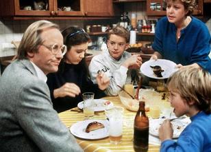 Deutsche Mutter mit brille bumst zuhause einen nachbarn Deutsche Mutter mit brille bumst zuhause einen nachbarn