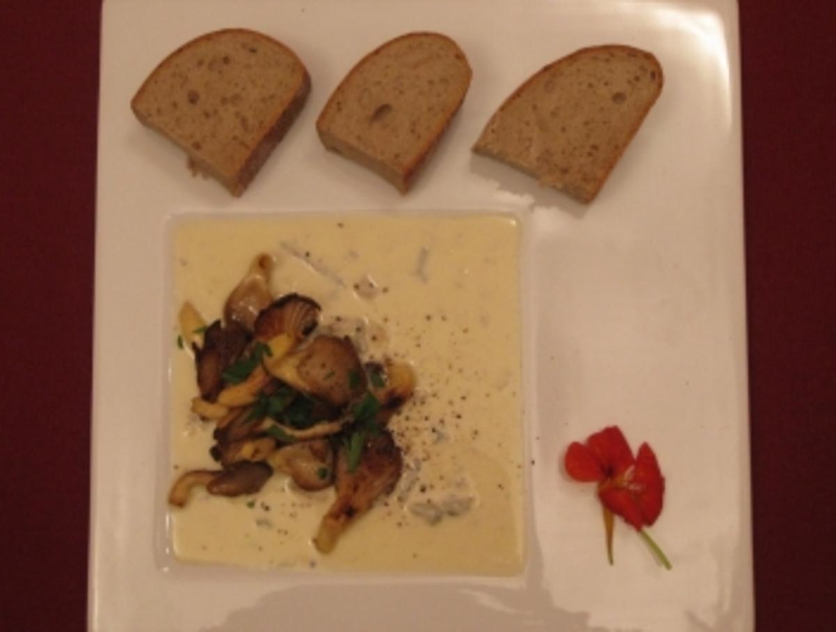 Austernpilze auf Gorgonzolasoße