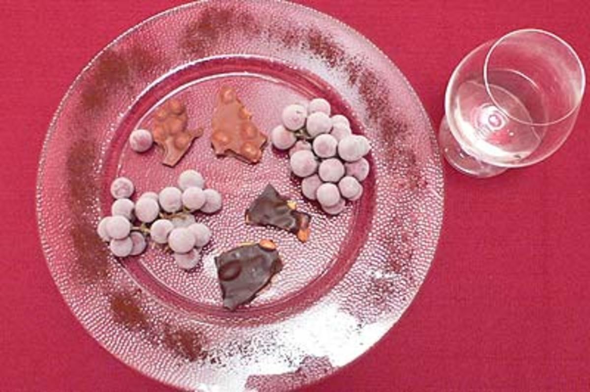 Gefrorene Trauben mit Bruchschokolade und Grappa