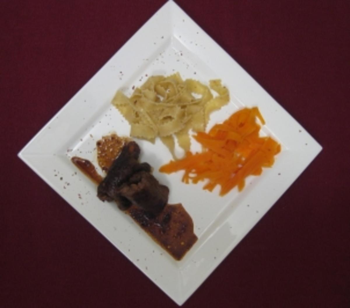 Mini-Rouladen vom Wasserbüffel mit Pfeffernudeln