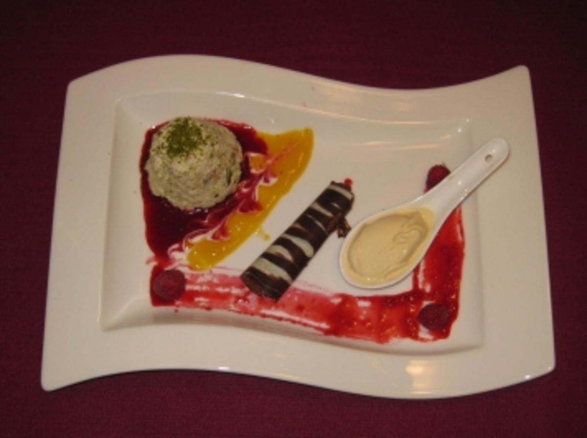 Orientalisches Milchreis-Soufflee, Honigeis und Schokoröllchen