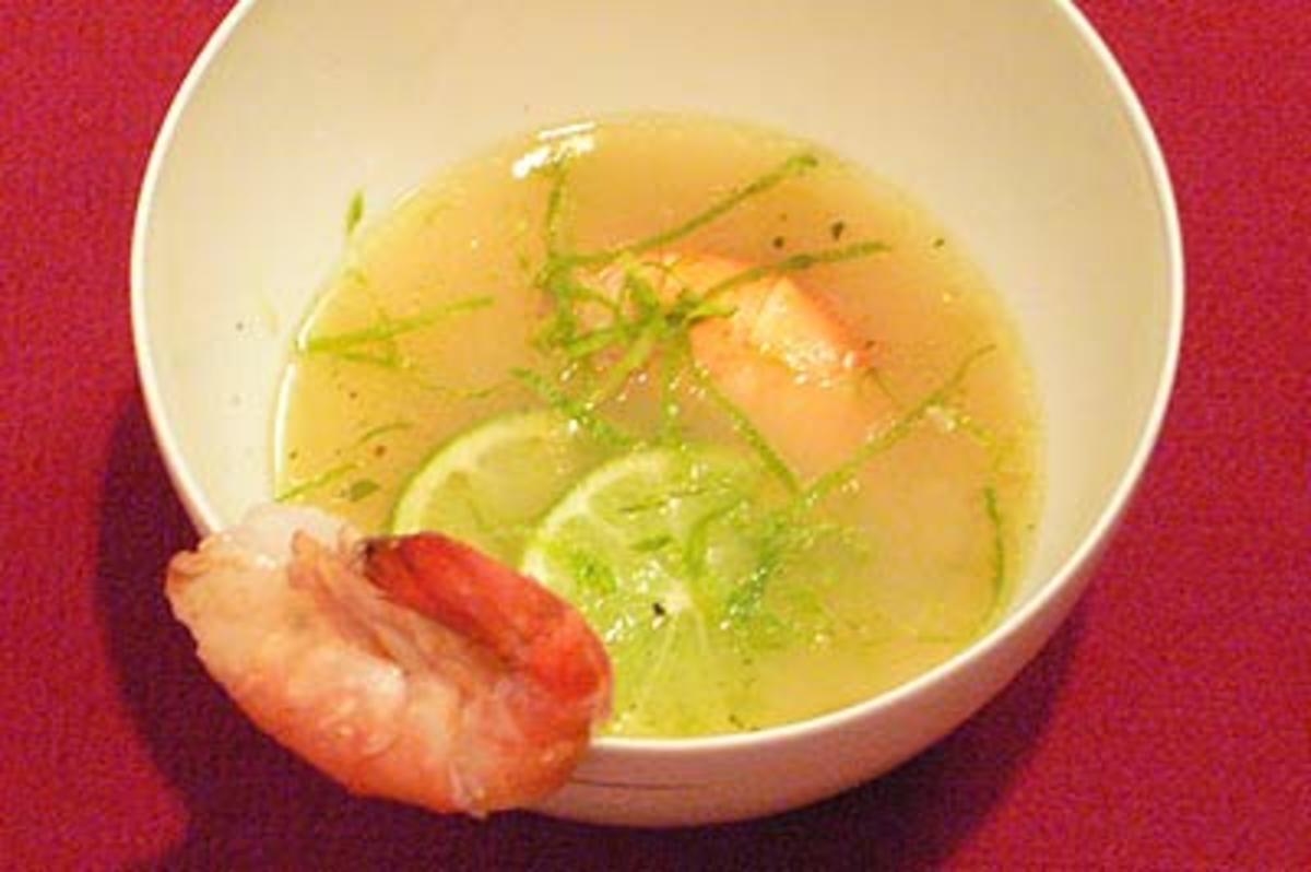 Zitronengrassuppe mit Garnelen