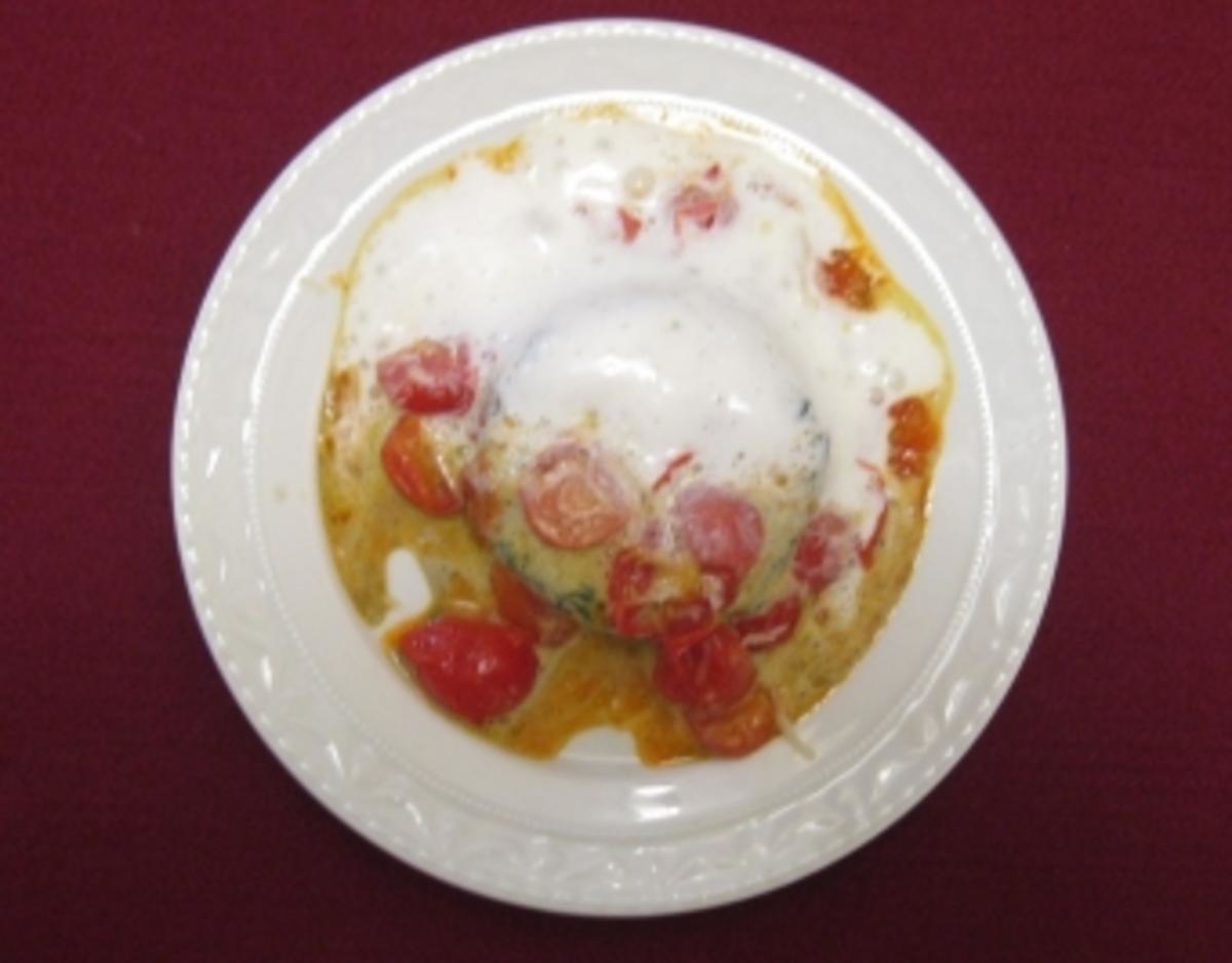 Basilikumparfait mit Vanille-Tomaten und Limonengras-Parmesanschaum
