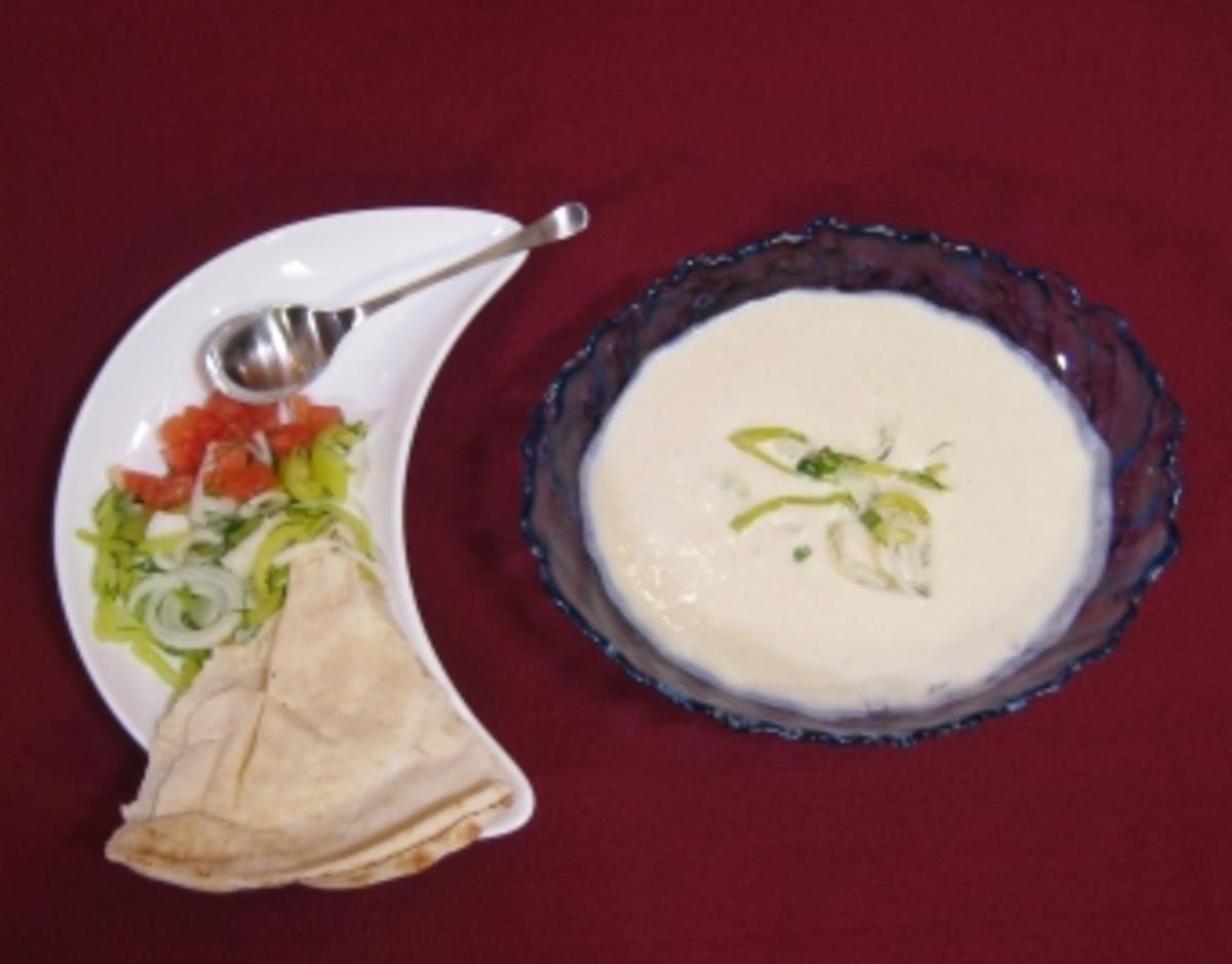 Kalte Artischockensuppe mit warmem Fladenbrot