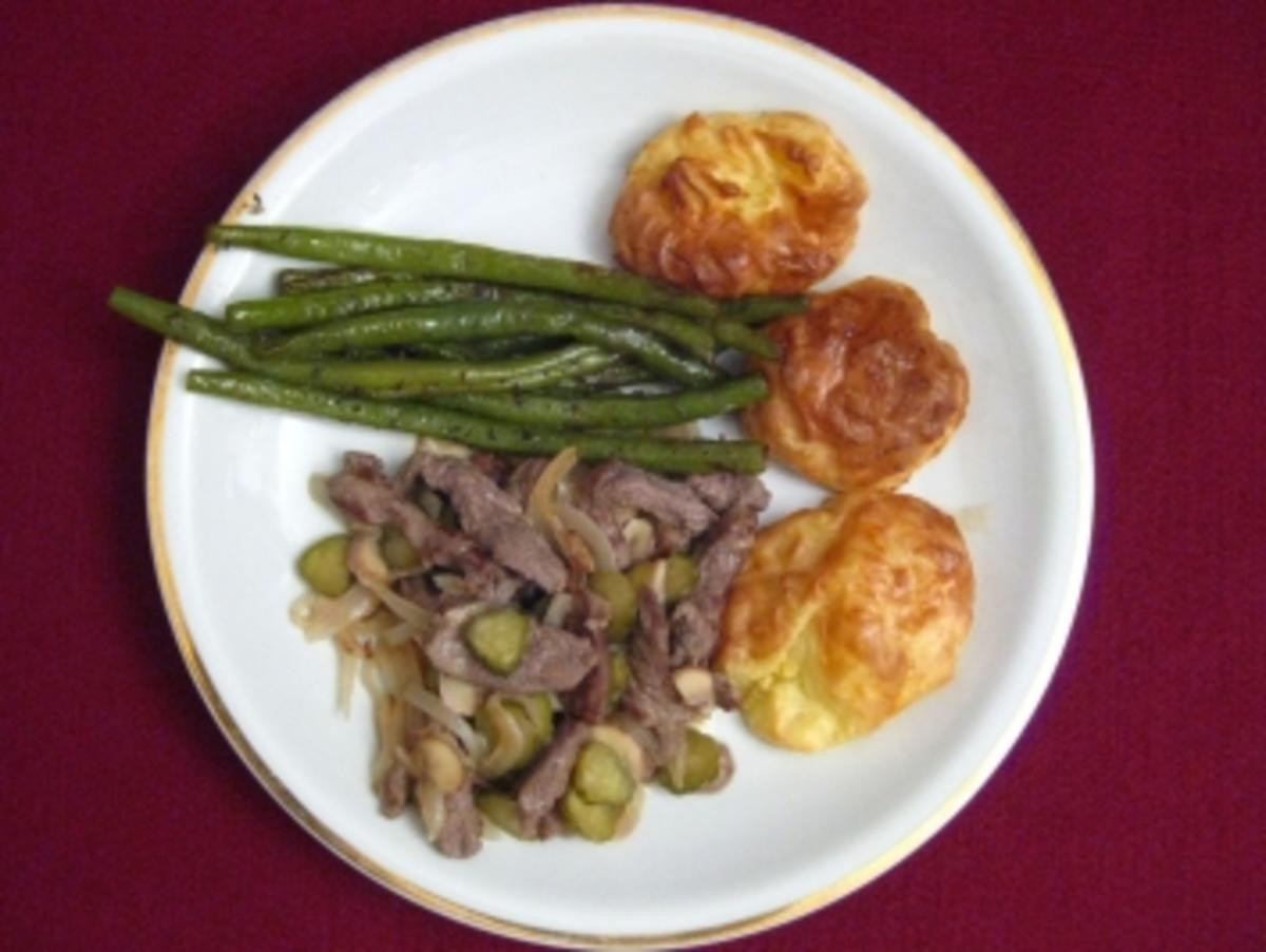 Boeuf Stroganoff mit grünen Bohnen und Herzoginkartoffeln