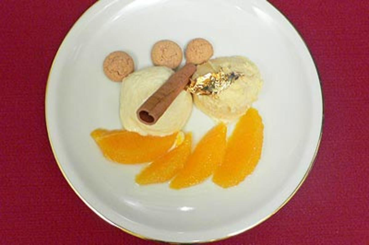 Gewürzorangen mit Marzipanmousse und weißer Mousse au chocolat