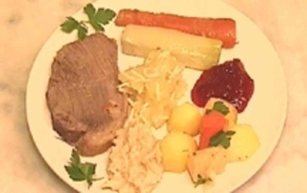 Tafelspitz mit Bouillon-Kartoffeln und warmer Meerrettichsoße