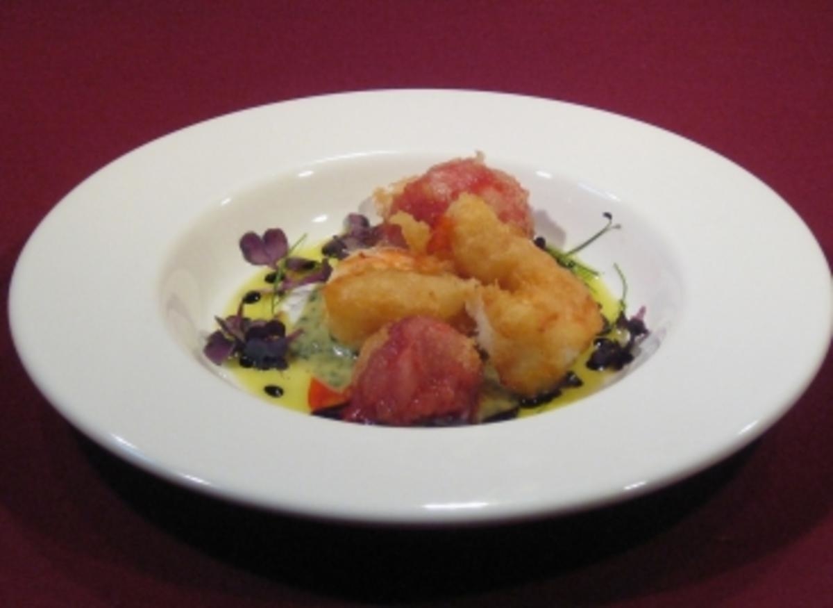 Tempura von Gambas und Erdbeeren mit Liebstöckel-Vinaigrette und Pflücksalat