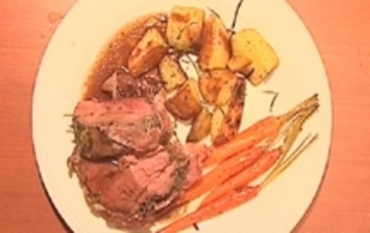 Roastbeef in einem Steinpilz-Schinken-Mantel mit Rosmarinkartoffeln