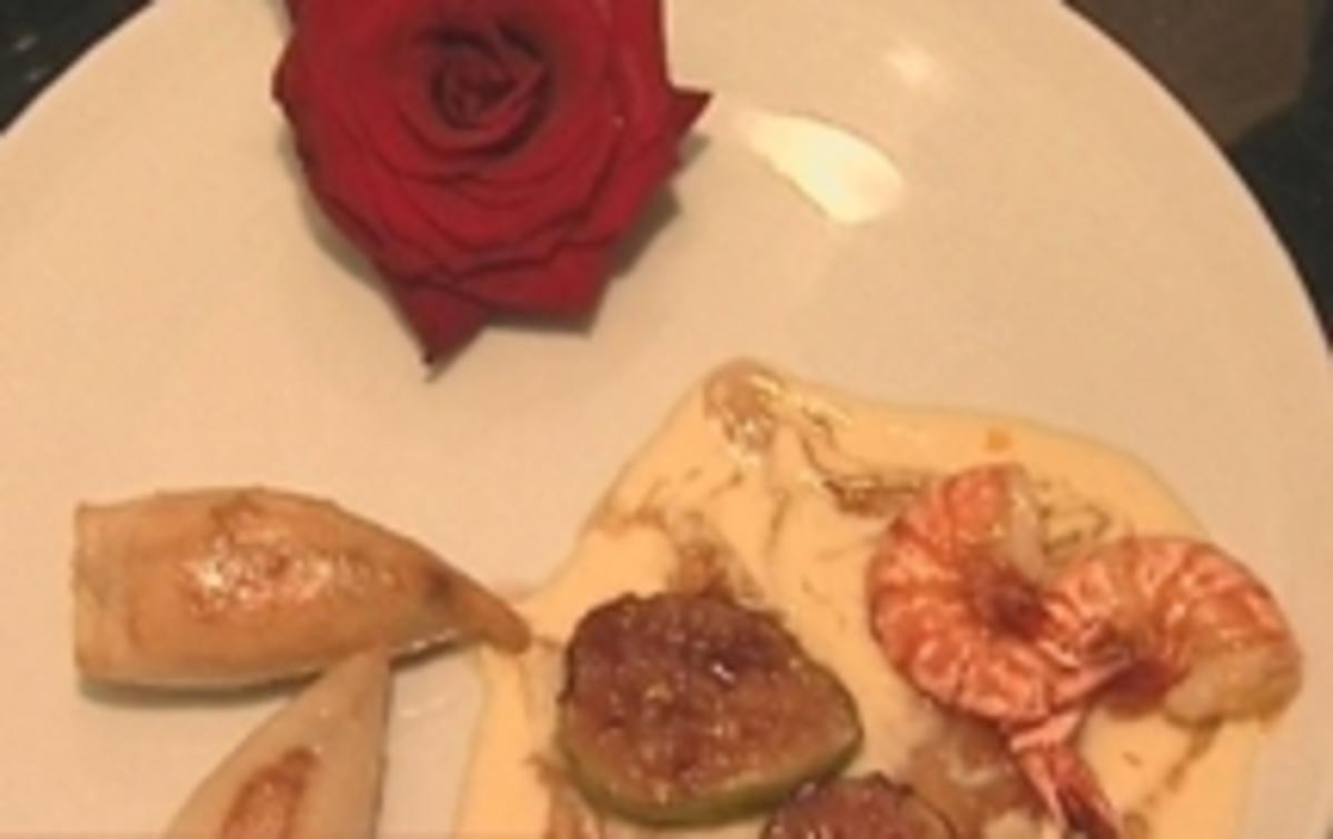 "Liebeserklärung" - Gefüllte Calamari an gebratenen Feigen mit Rosenblättern