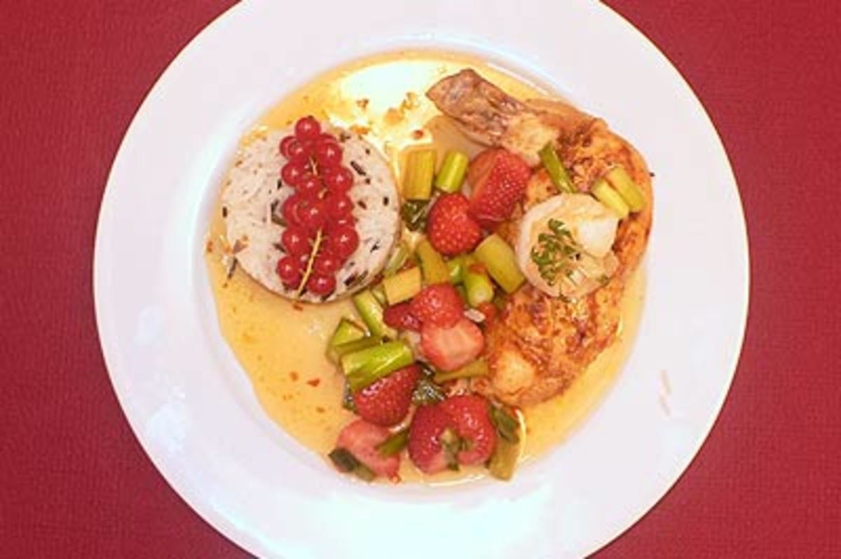 Maispoulardenbrust auf einer Soße aus Lauchzwiebeln und Erdbeeren mit Wildreis