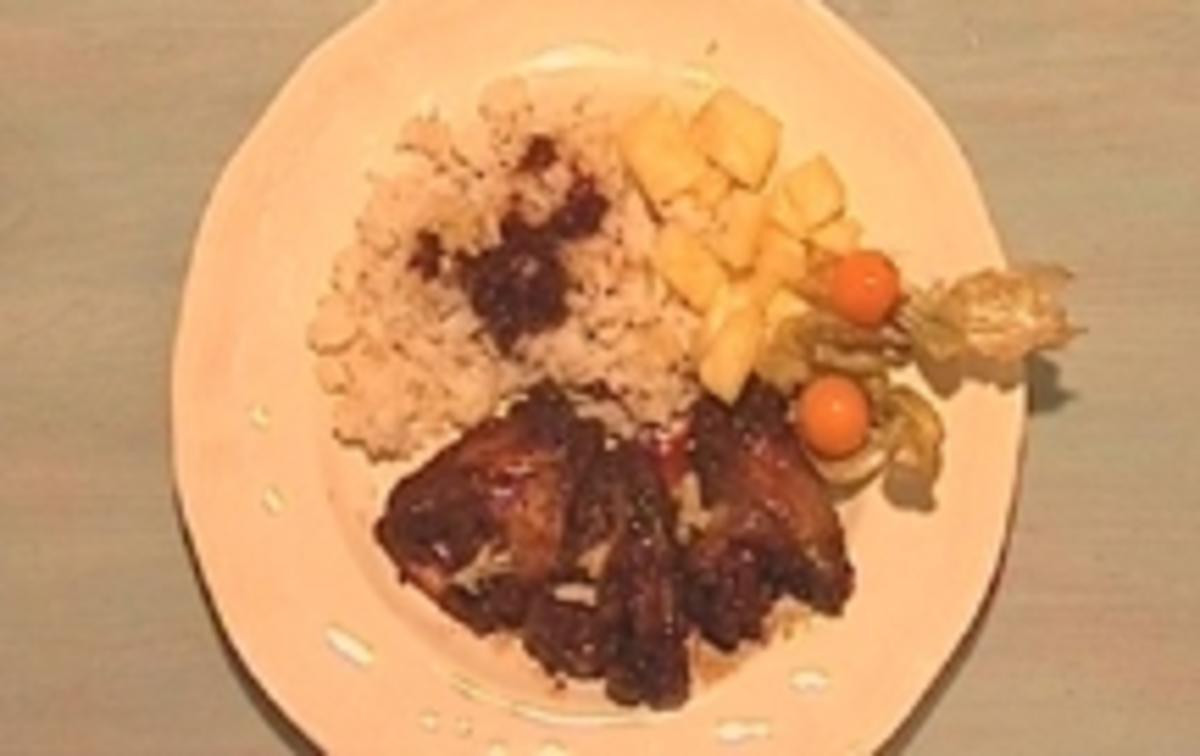 "Adobo" - Kandierte Hähnchenflügel mit Reis und frischer Ananas