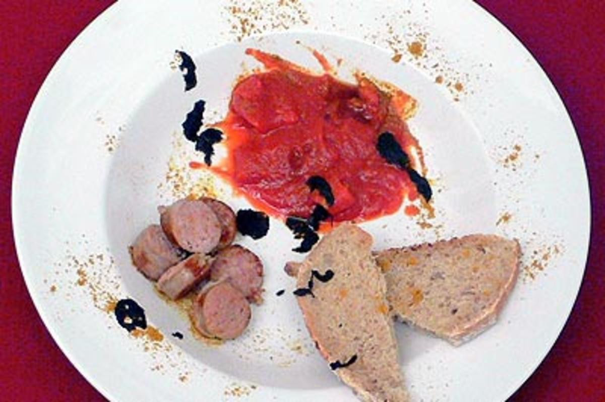 Currywurst an Trüffelauszug mit Weißbrot