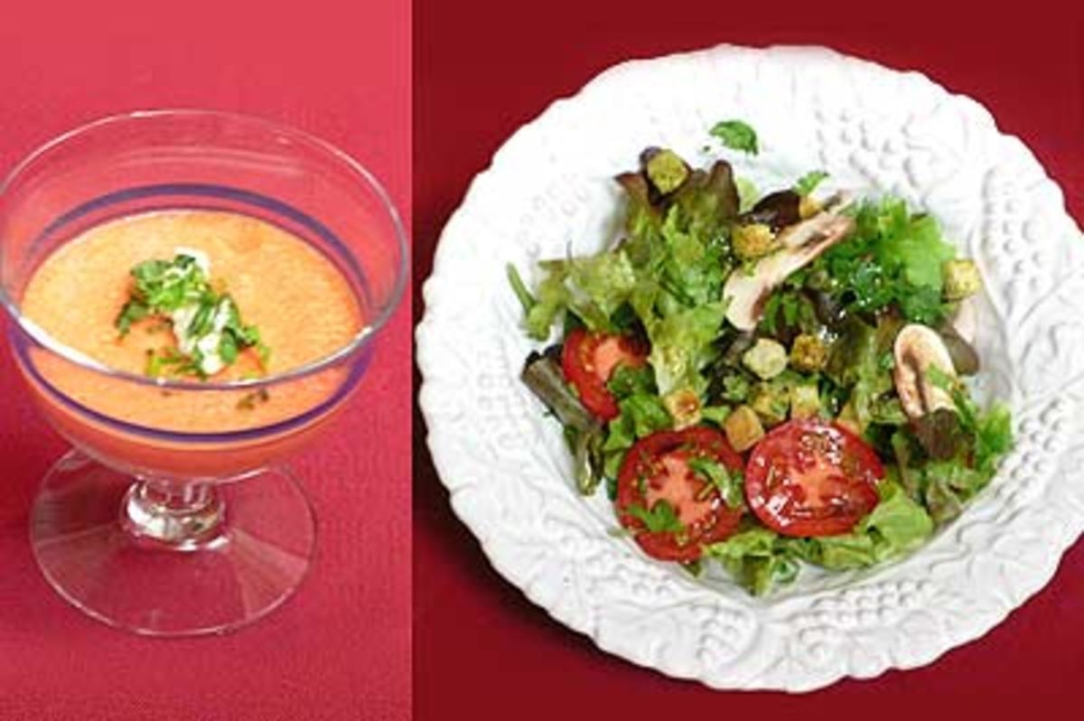 Mousse von Tomaten, Paprika und Minze sowie Salat mit frischem Koriander