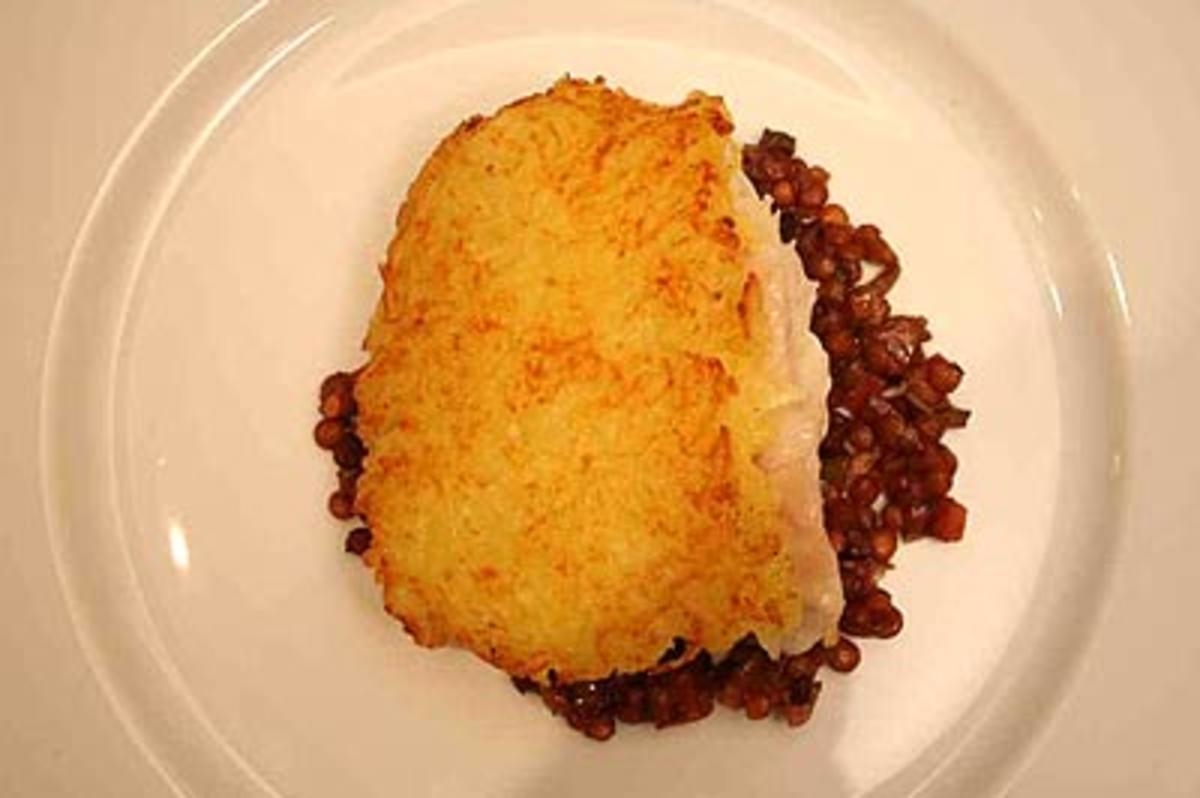 Steinbutt in Kartoffelkruste auf Linsen