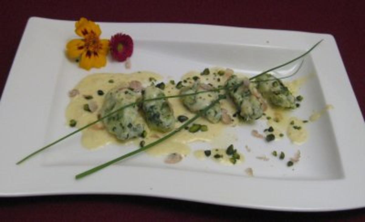 Basilikum-Pistazien-Gnocchi mit Trüffelrahmsoße
