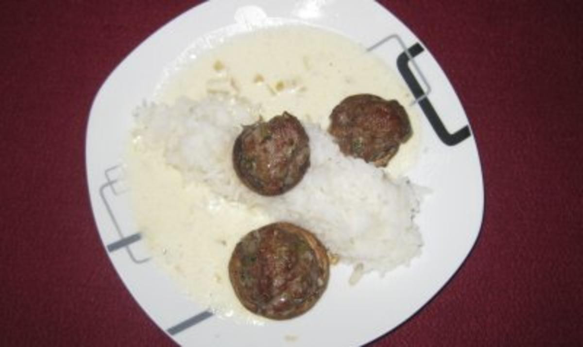 Gefüllte Champignons in Sahne-Weißweinsoße