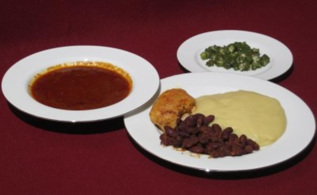 Fufu, Beans, Okra and Chicken mit Hot Soup - Dinner in Lagos City