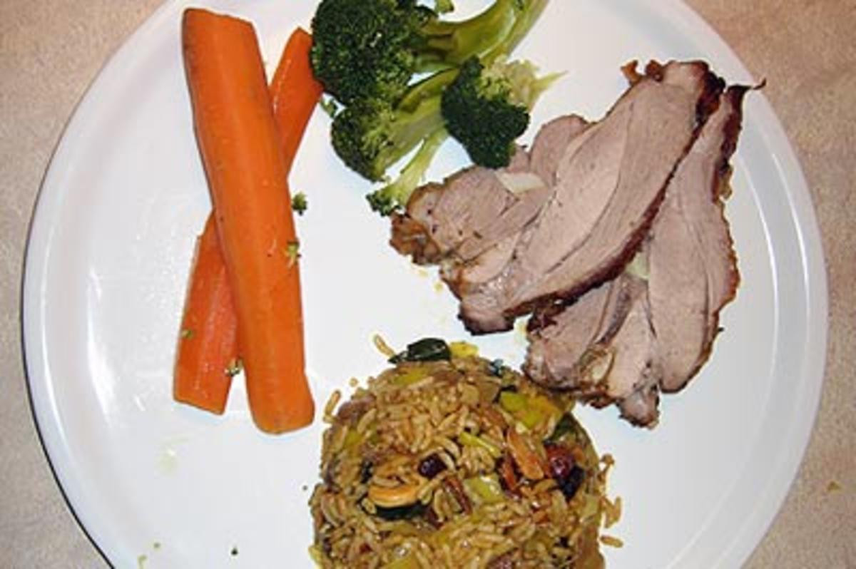 Putenkeule mit Curry–Nuss–Reis und Gemüse