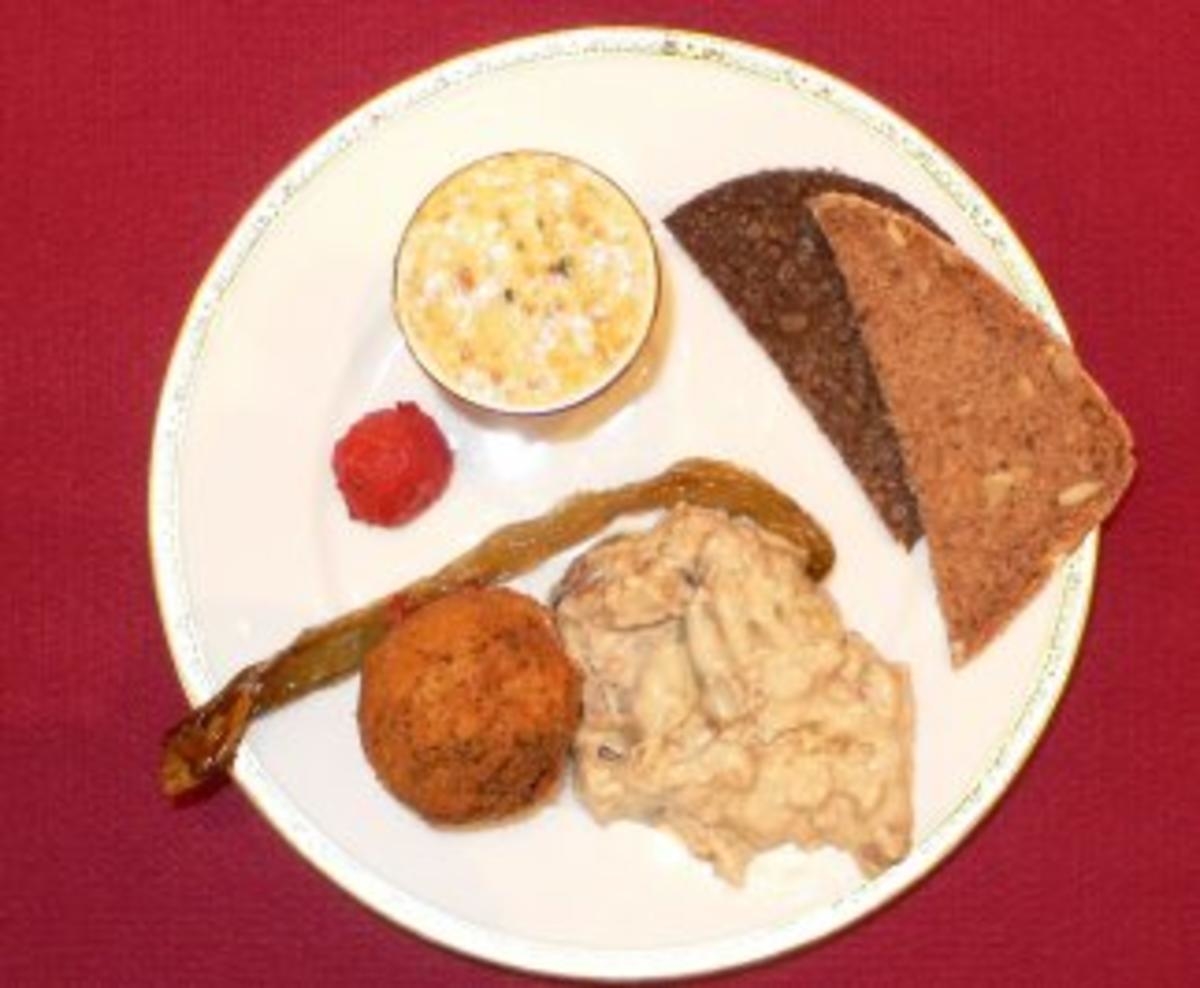 Gefüllte Artischockenherzen und Auberginensalat mit Joghurtsoße