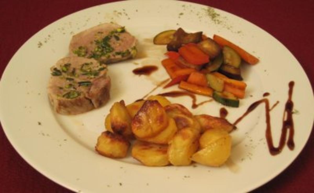 Schweinefilet gratiniert mit Rosmarin-Pistazien in Butterkruste