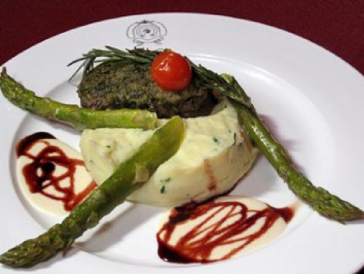 Rinderfilet unter der Kräuterkruste, mit Kartoffel-Petersilienwurzel-Püree