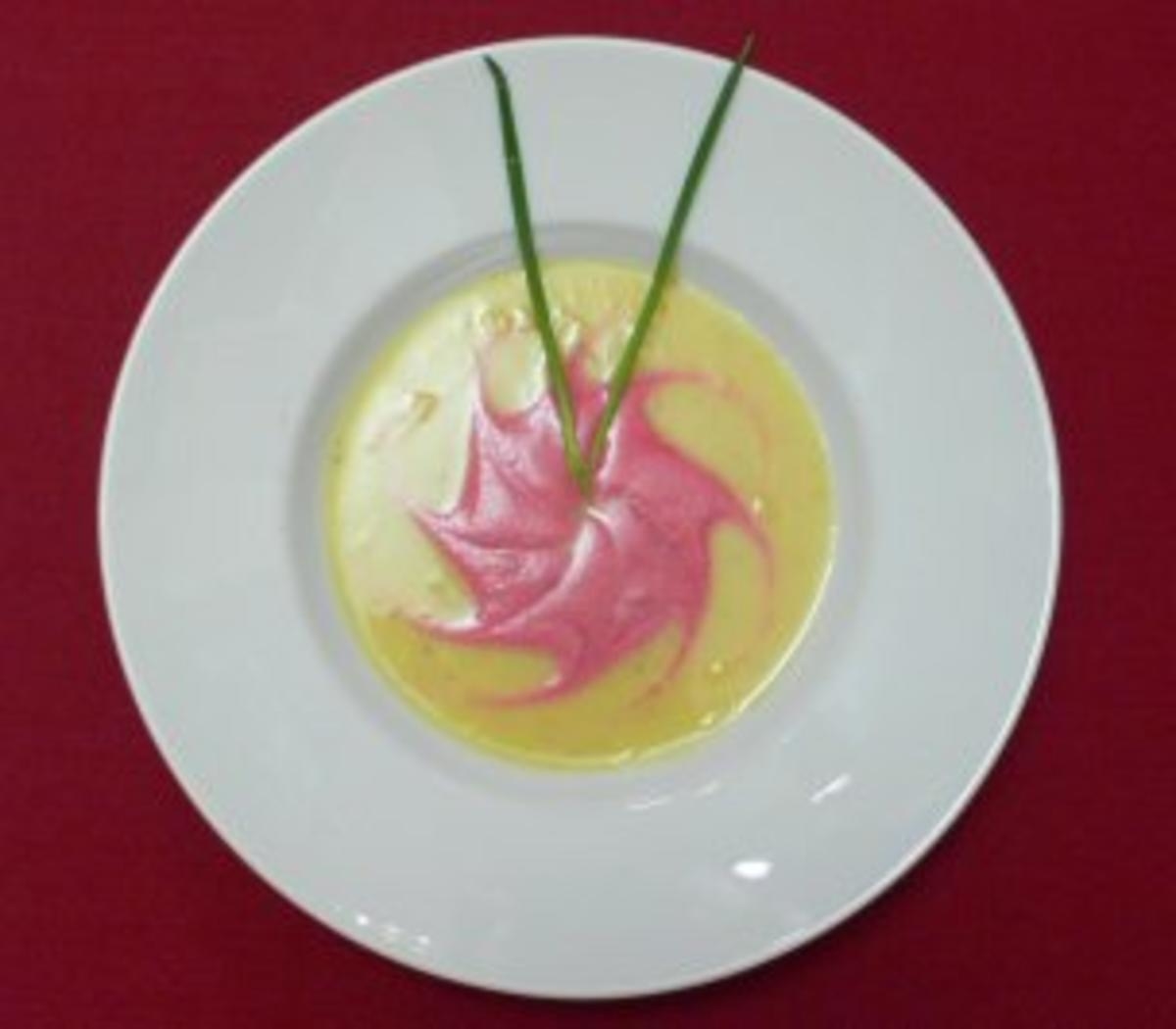 Kartoffelsüppchen mit Rote-Bete-Schaum