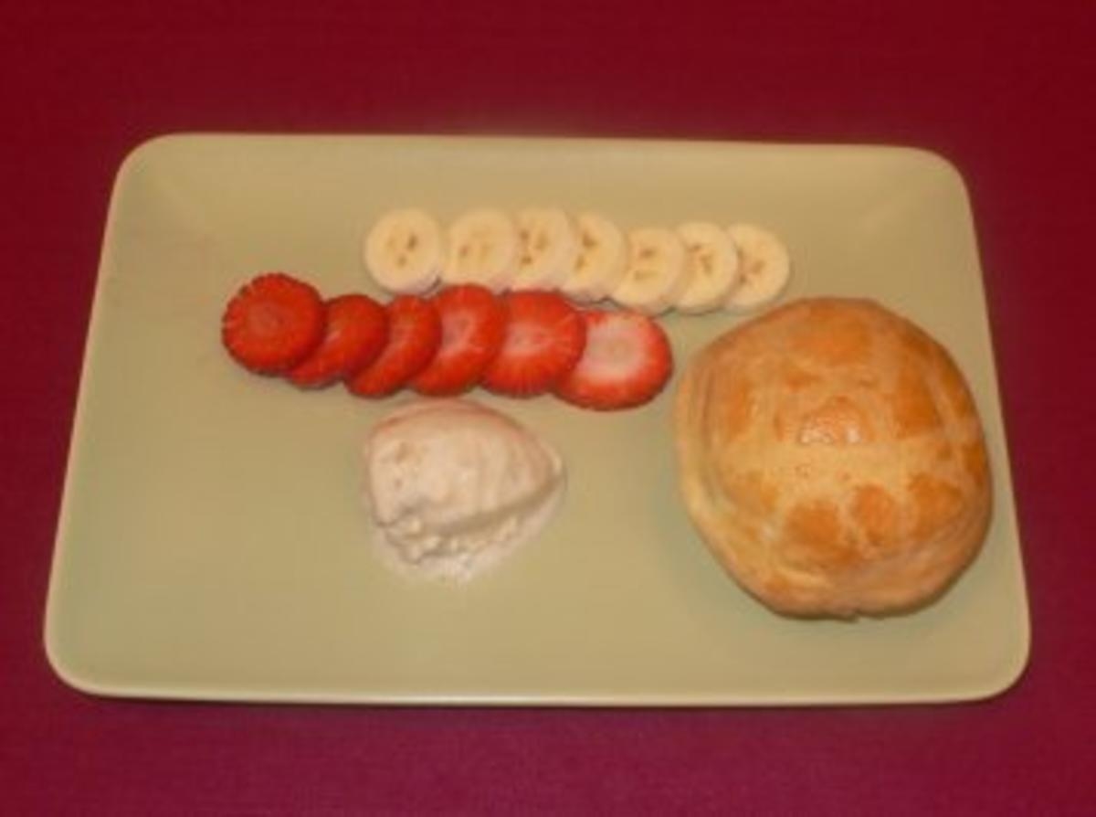 Verstecktes Schokoladenfondue küsst kalte Banane