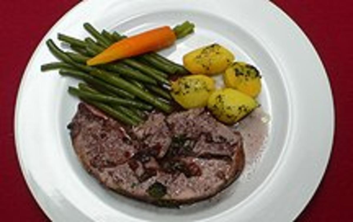 Lammkeule mit Gemüse und Kartoffeln