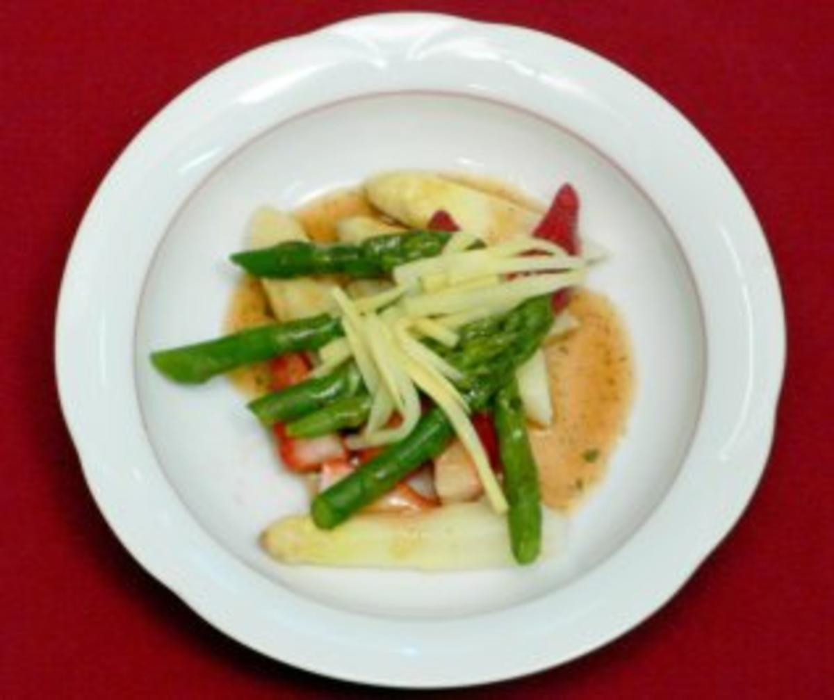 Spargelsalat mit Erdbeeren und Cranberry-Vinaigrette