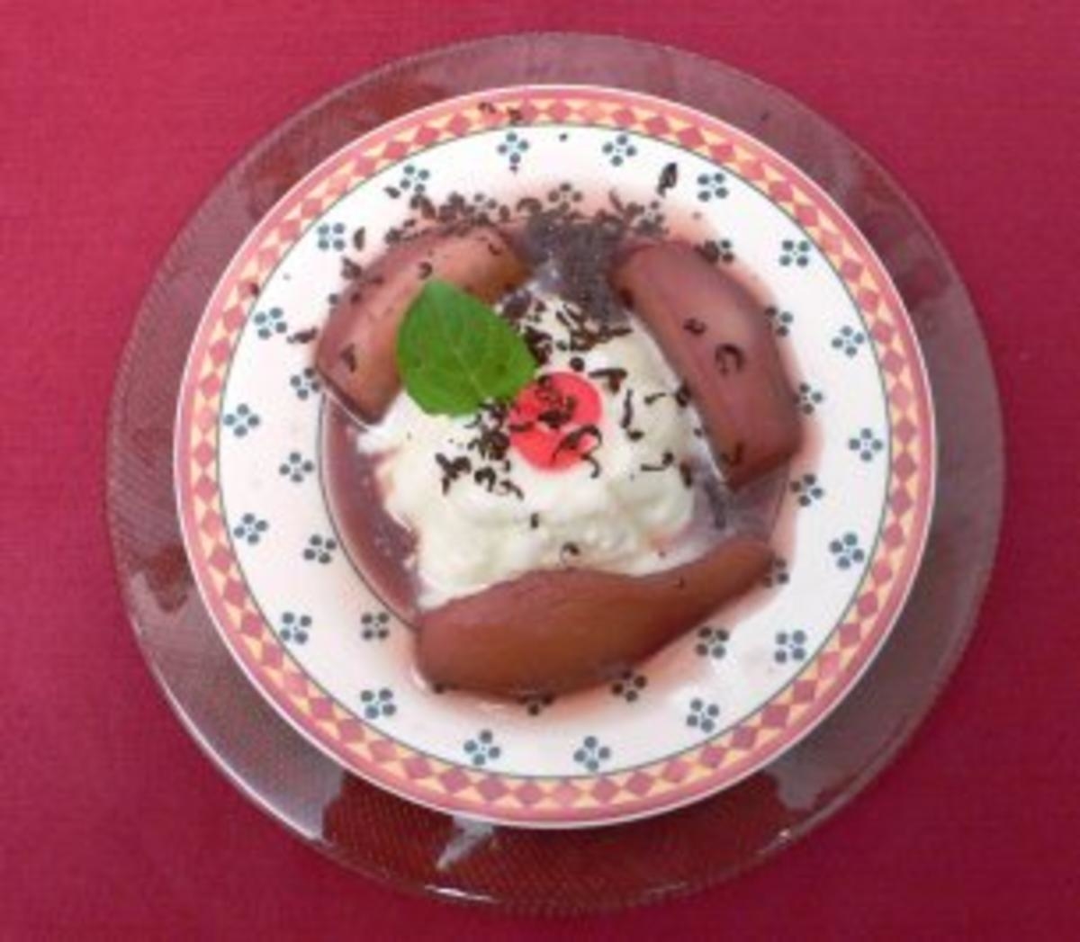 Sauermilchgelee mit beschwipsten Birnenstücken
