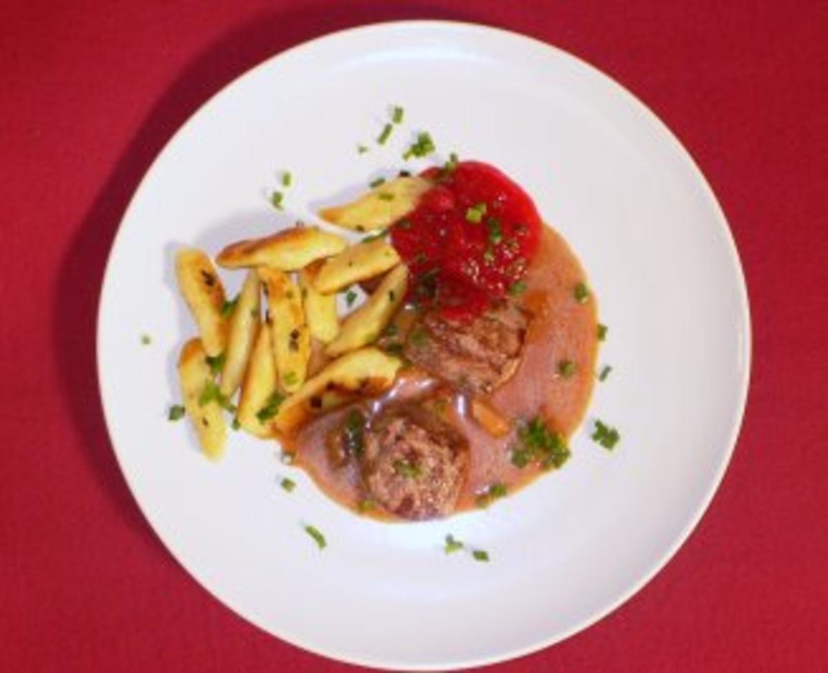 Rehmedaillons auf Cidre-Preiselbeer-Sahne mit Schupfnudeln
