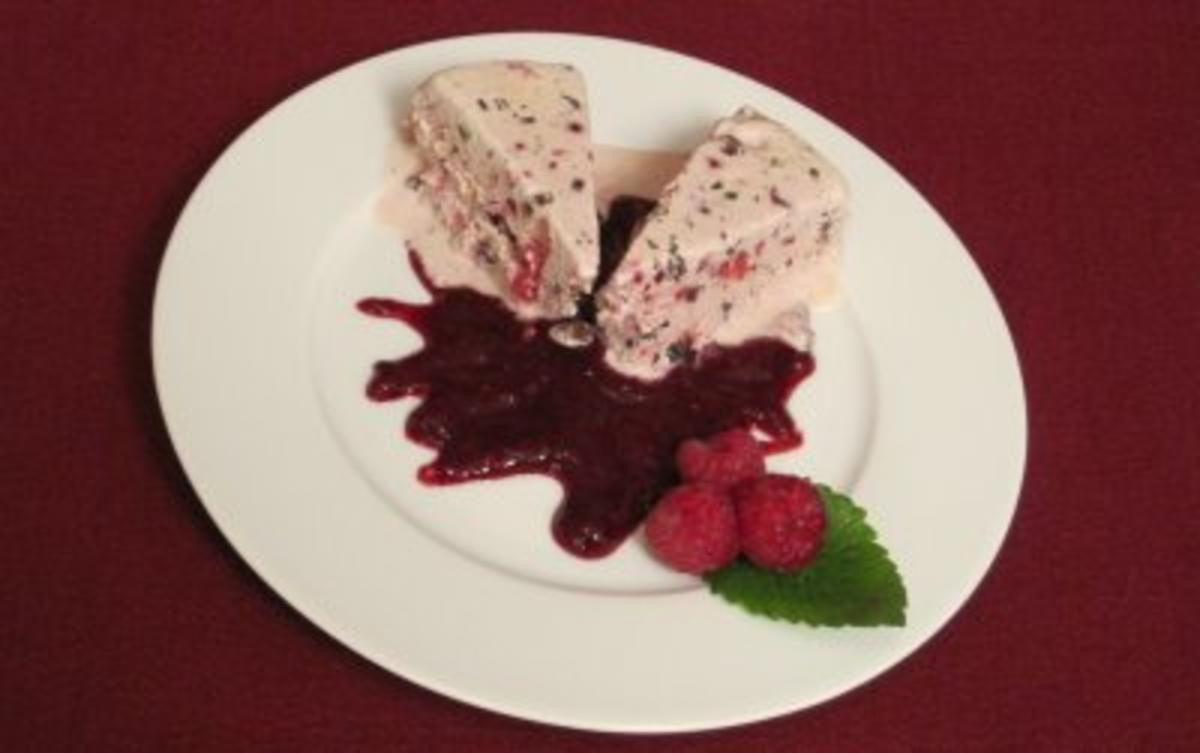 Hausgemachtes Waldbeeren-Cassata