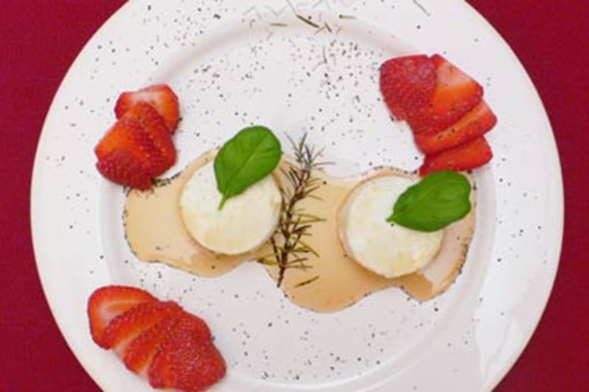 Junger Meckerkäse mit Ahornsirup