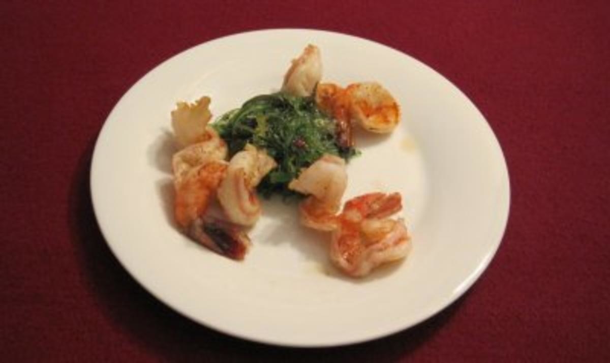 Galle style Gambas auf Algensalat