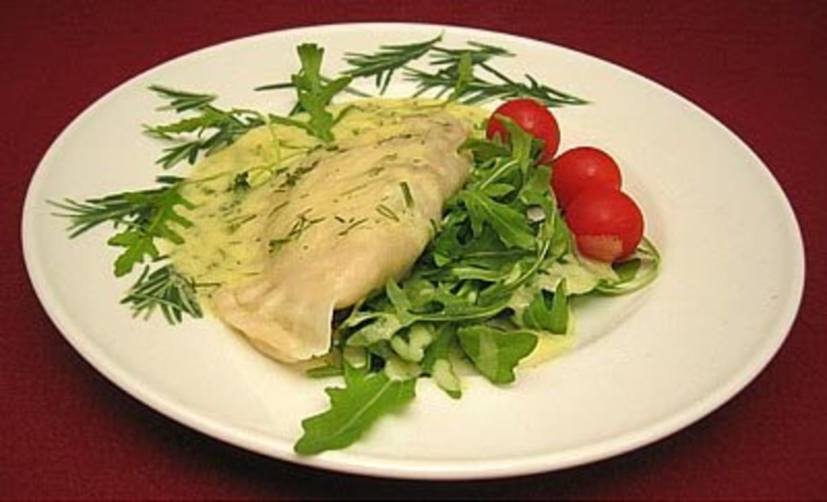 Pierogi mit Kräutersoße