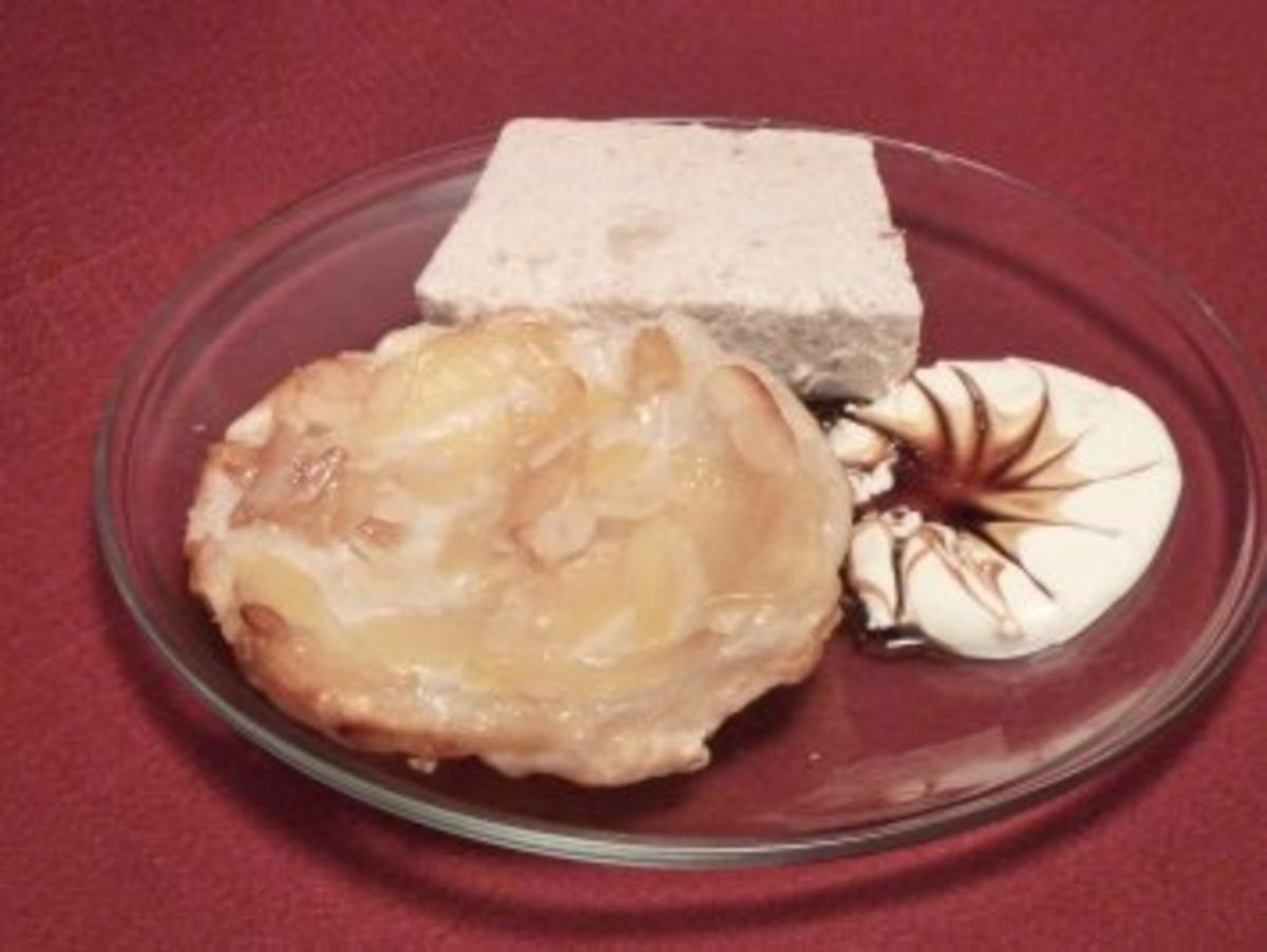 Karamellisierte Apfeltarte mit selbst gemachtem Zimt-Marzipaneis
