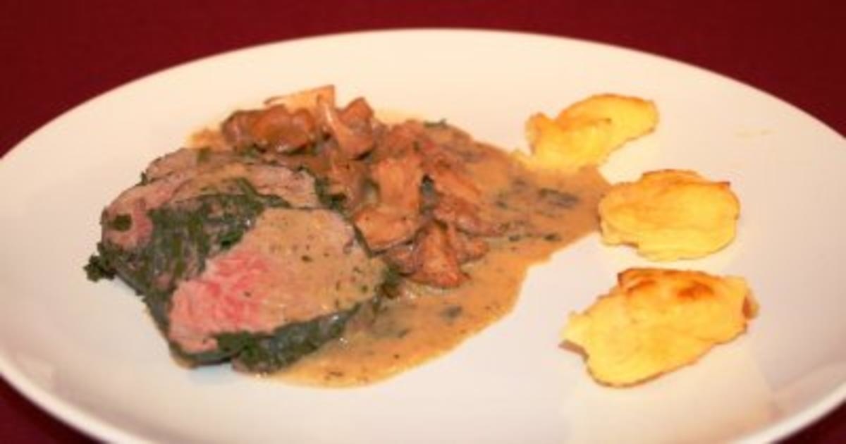 Pochiertes Kalbsfilet im Kräutermantel mit Pfifferlingrahmsoße
