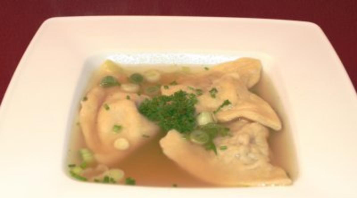 Maultaschen mit Frühlingszwiebeln