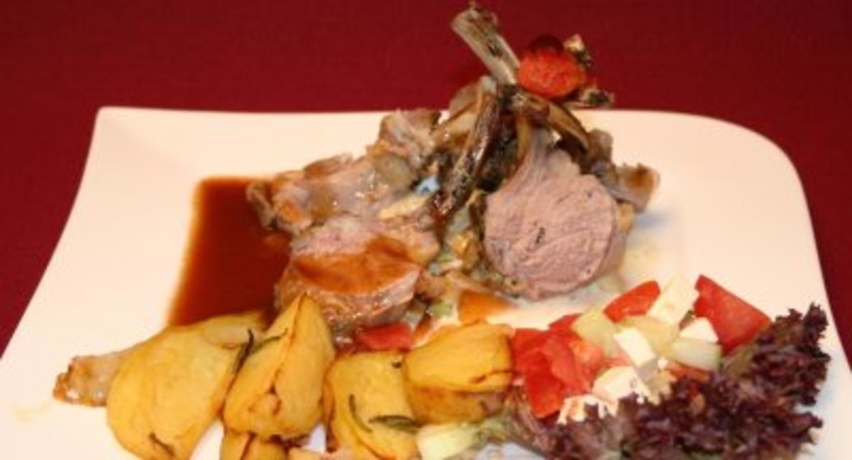 Lammkarree mit Kräuterkruste an Fenchel-Gemüse und Kartoffelecken