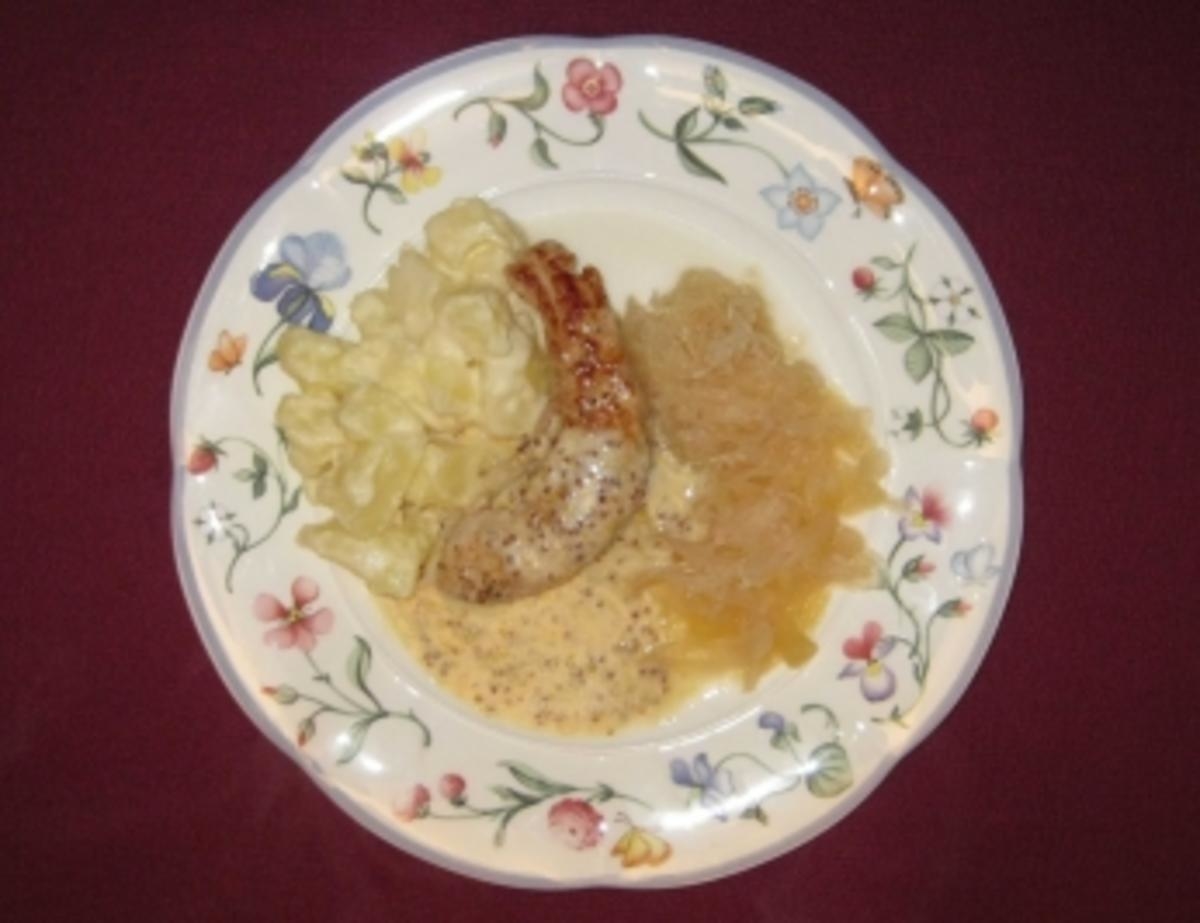 Kaninchenrückenfilet auf Champagnerkraut mit Schmandkartoffeln