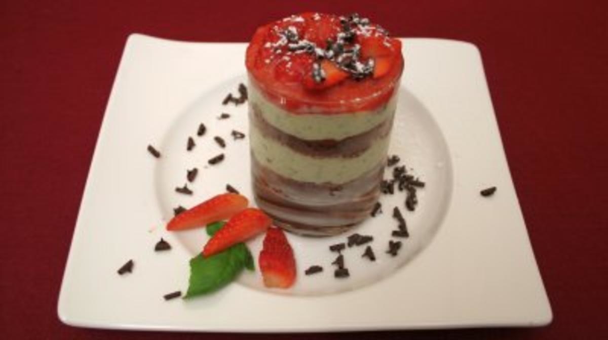 Basilikum-Tiramisu mit Erdbeer-Ragout