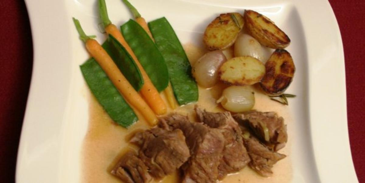 Kalbshaxe mit karamellisierten Schalotten und Frühlingsgemüse