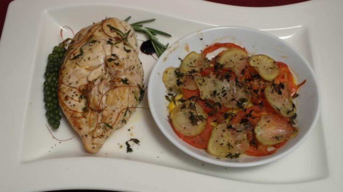 Poulardenbrüste à la provencal mit Kartoffel-Tomaten-Zucchini-Auflauf